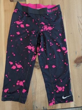 Nike Pro Fit Cropped Leggings with Bright Pink Splatter Sz. Small